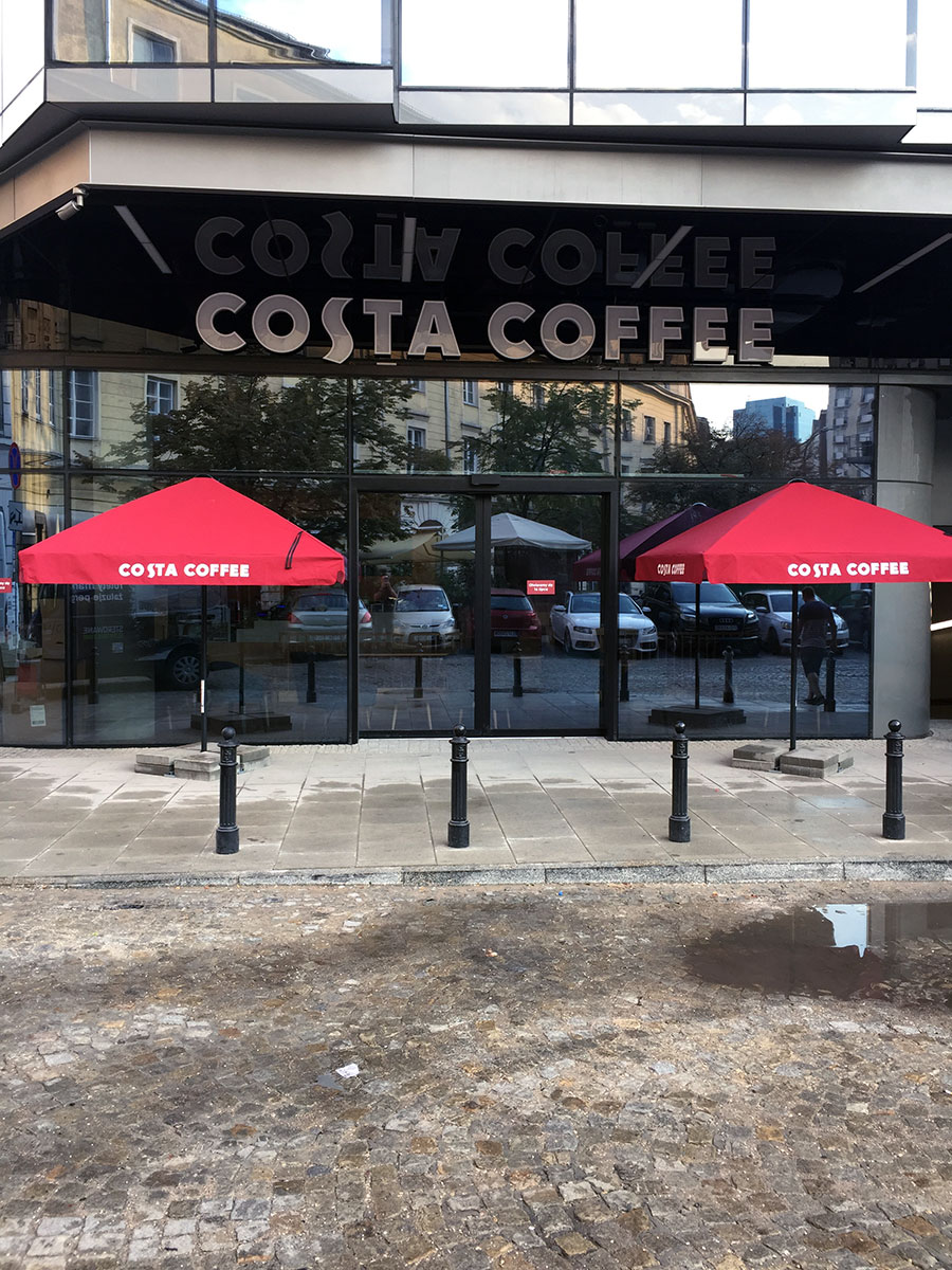 Parasole w Costa Coffe